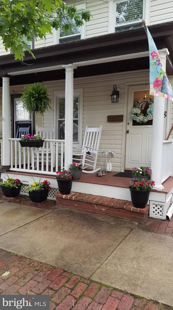 8 Burlington St, Chesterfield, NJ 08505-1706
