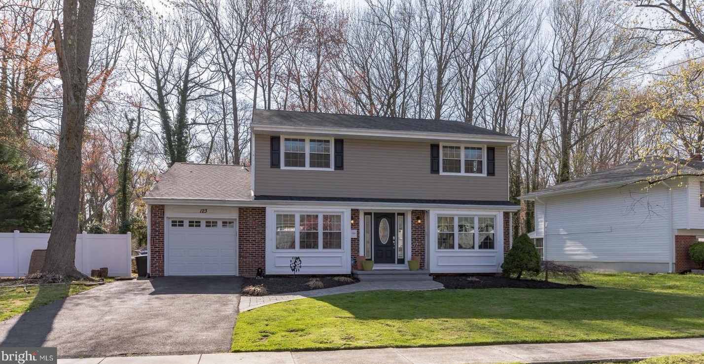 123 Chatham Rd, Mount Laurel, NJ 08054-1001