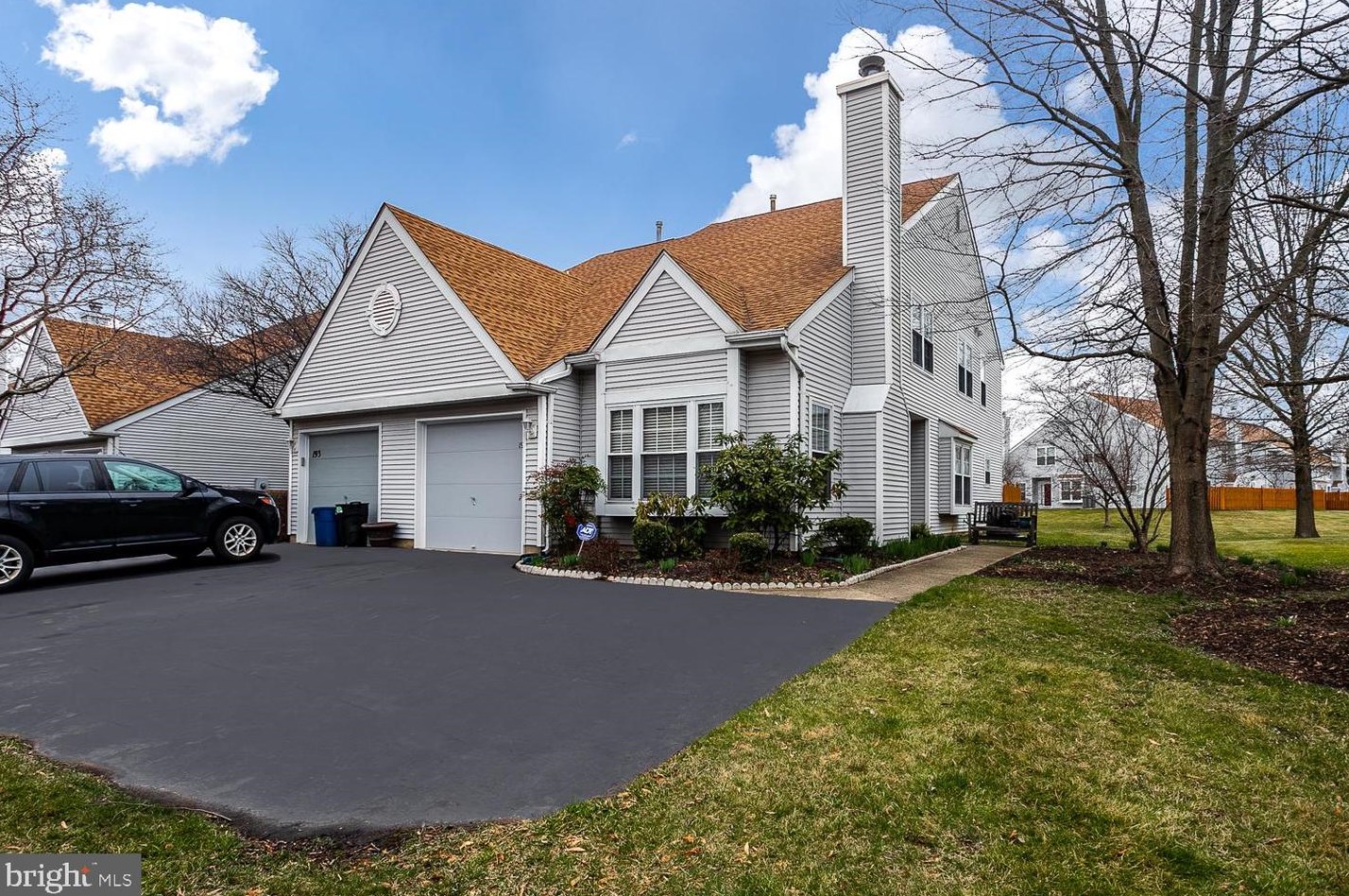 195 Birch Hollow Dr, Chesterfield, NJ 08505-4255