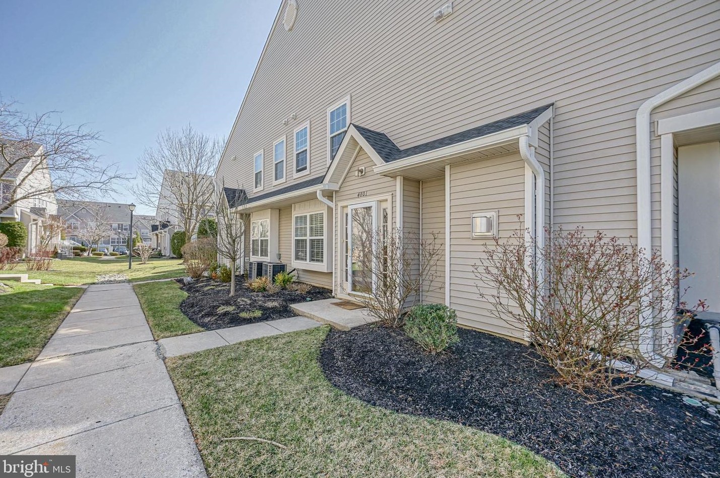4801 Essex Ln, Mount Laurel, NJ 08054-6711
