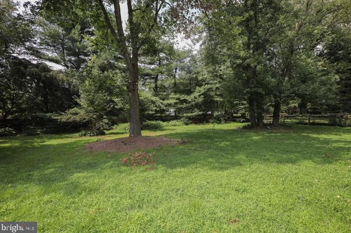 211 Salem Rd, Moorestown, NJ 08057-3046