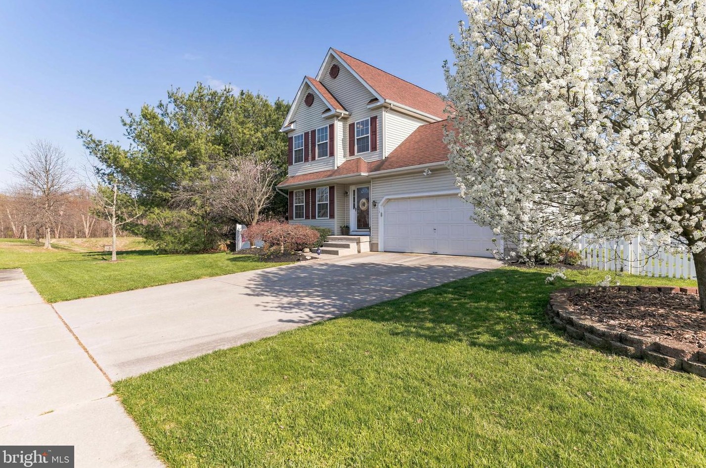 13 Fawn Hollow Rd, Burlington, NJ 08016-3862