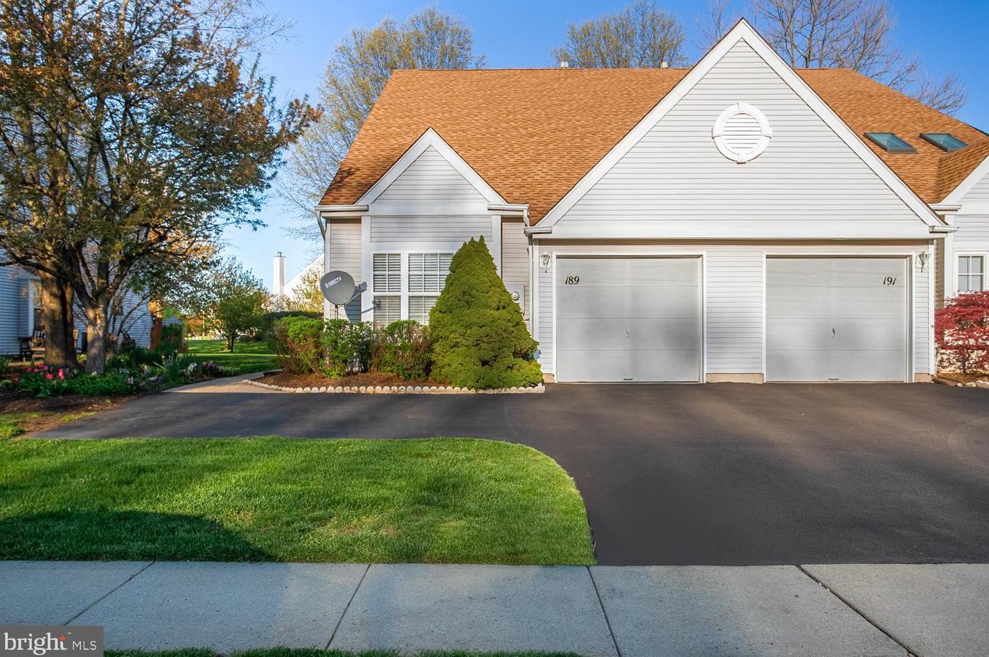 189 Birch Hollow Dr, Chesterfield, NJ 08505-4243