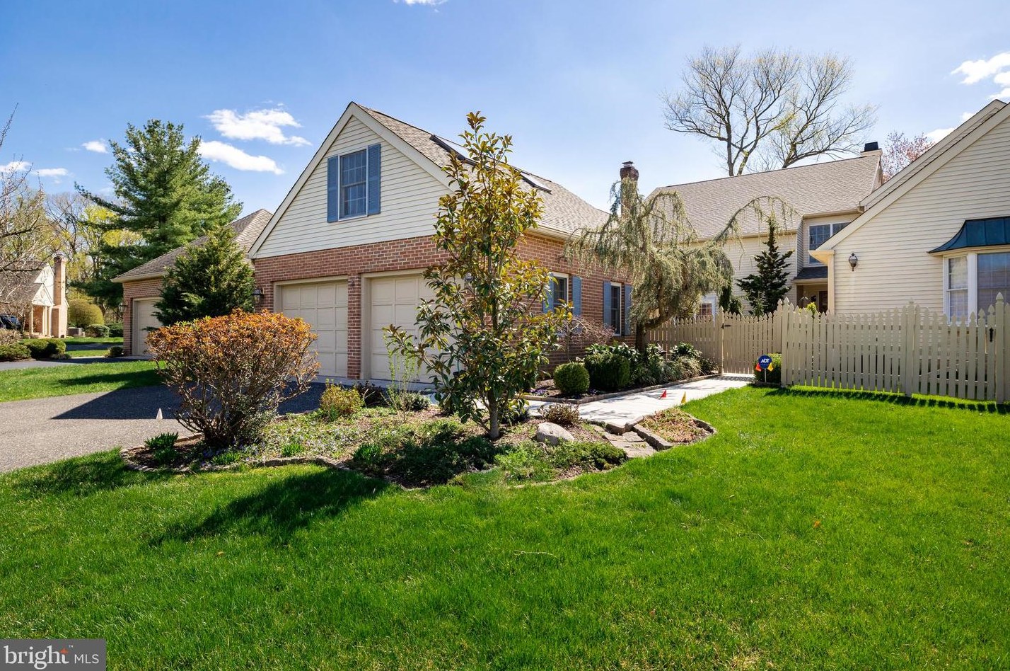 422 Windrow Clusters Dr, Moorestown, NJ 08057