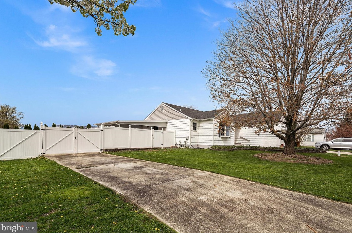 23 Norlaine Dr, Cookstown, NJ 08511