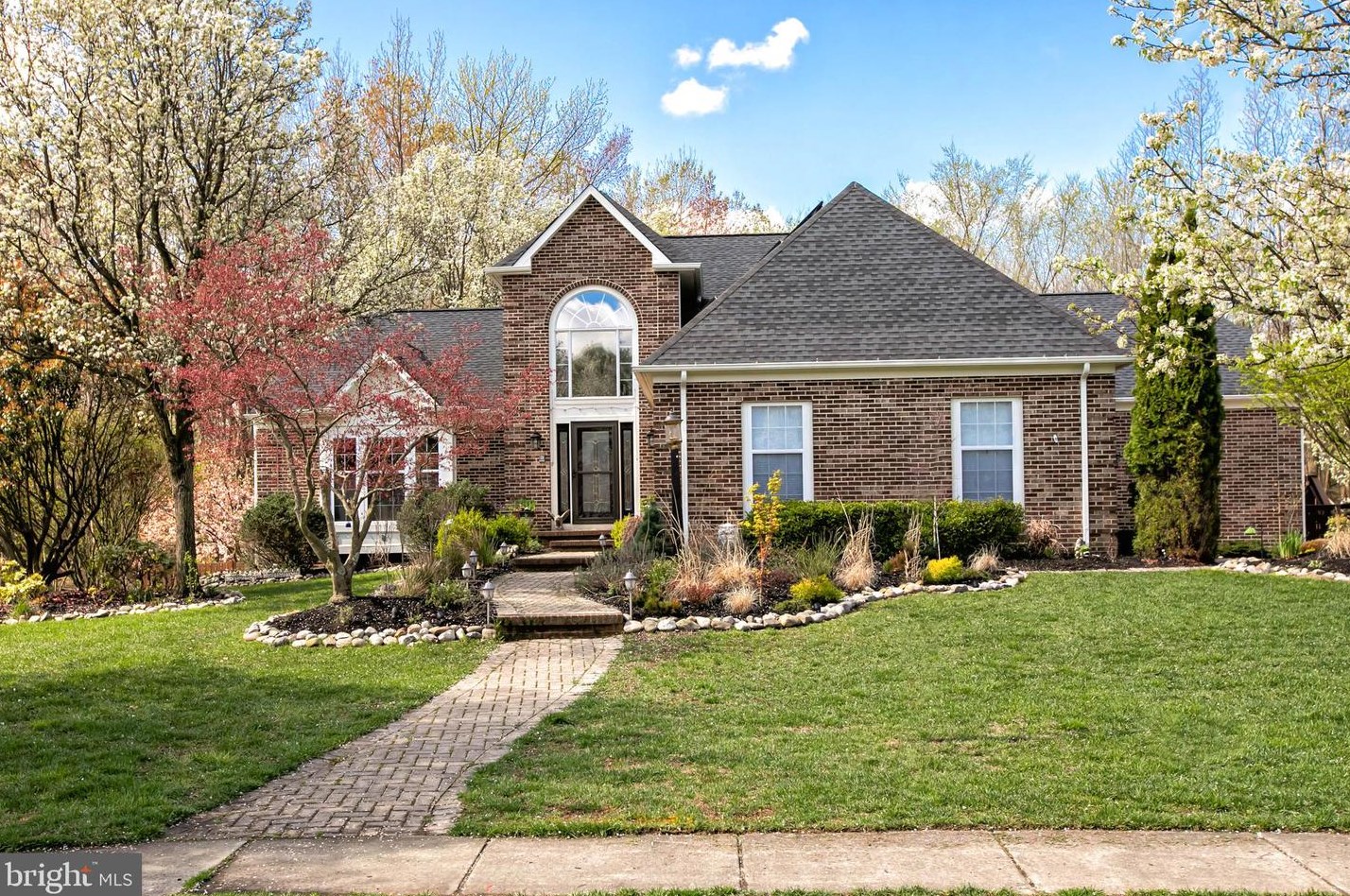 2 Lavender Ln, Mount Laurel, NJ 08054-5721