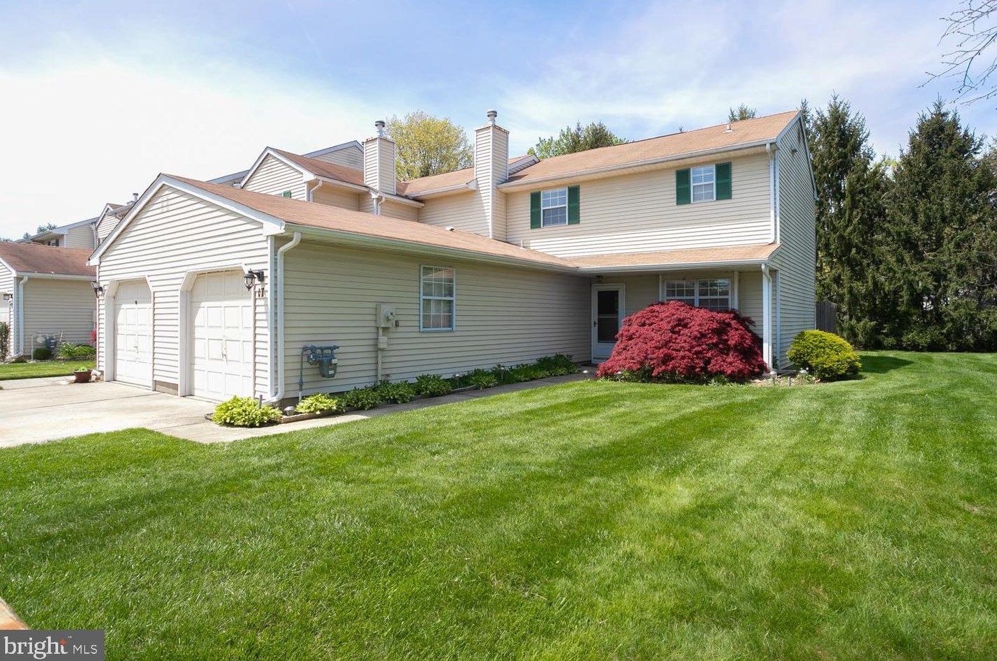17 Exeter Ct, Chesterfield, NJ 08505-3112
