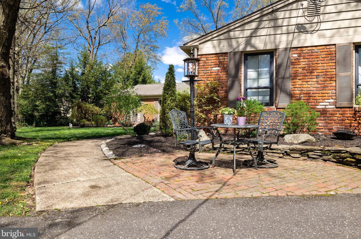 1449 Georgian Dr, Moorestown, NJ 08057-1306