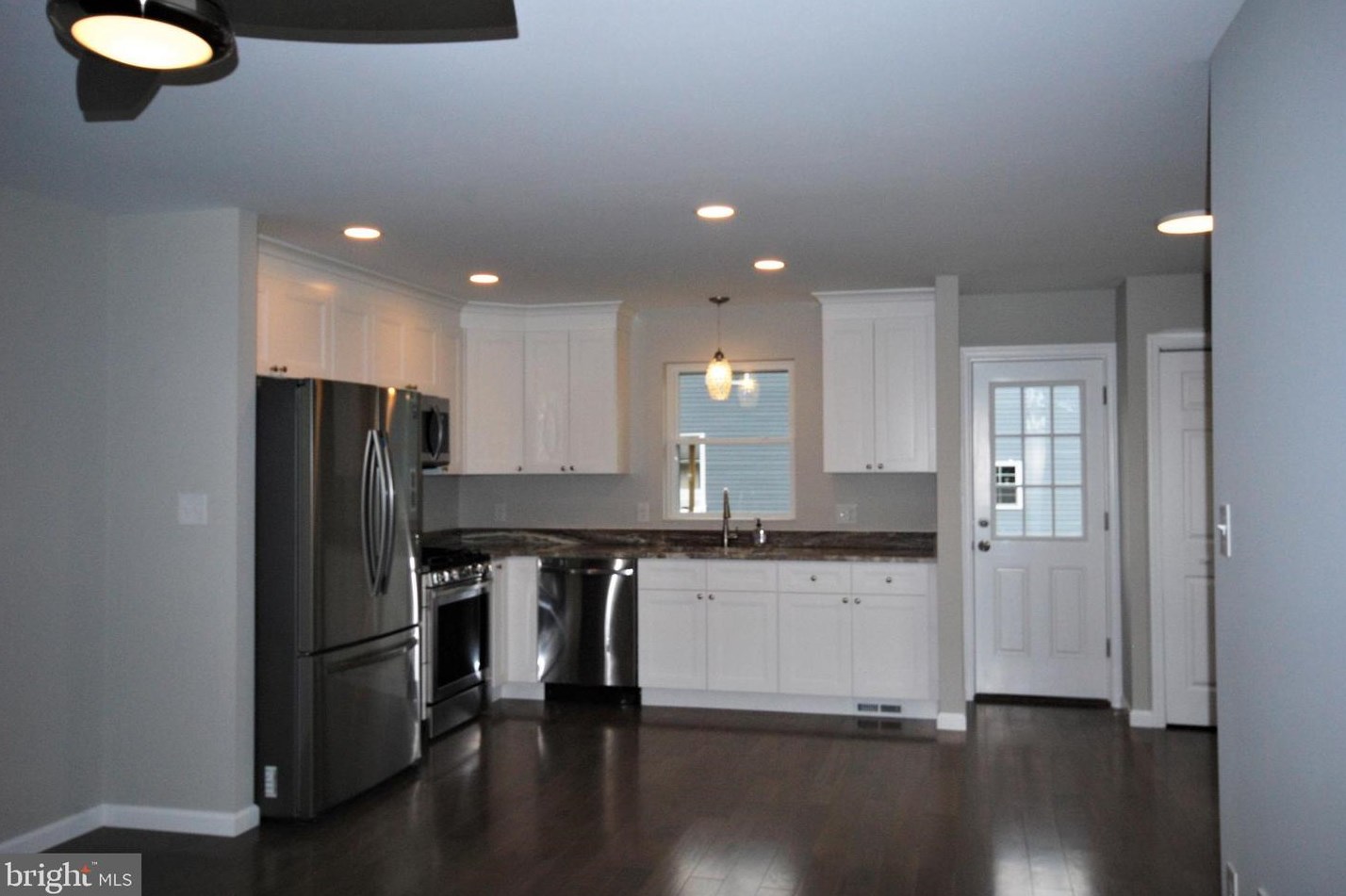 24 Burlington St, Chesterfield, NJ 08505-1765