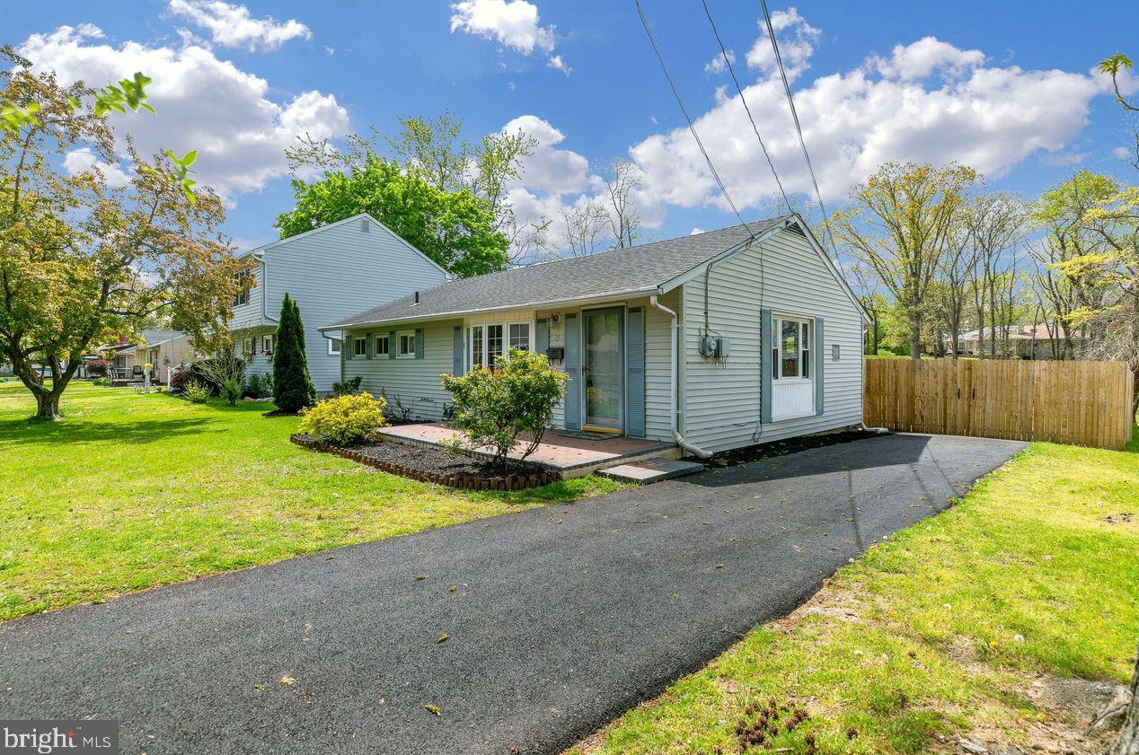 15 Hemsing Dr, Lumberton Township, NJ 08048
