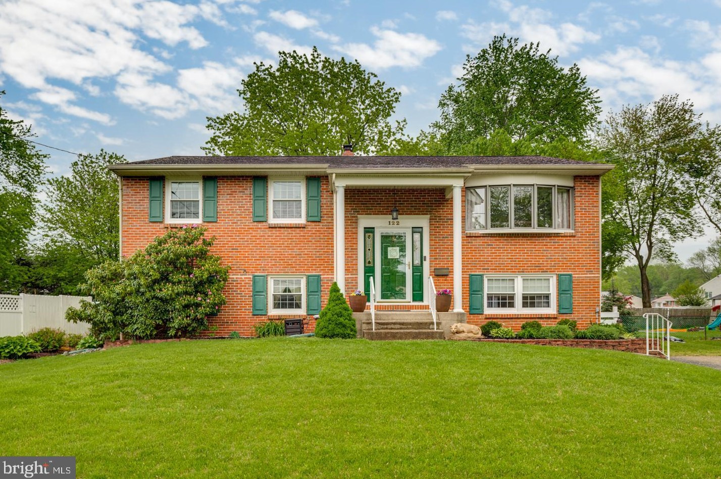 122 Beechwood Dr, Mount Laurel, NJ 08054-1042