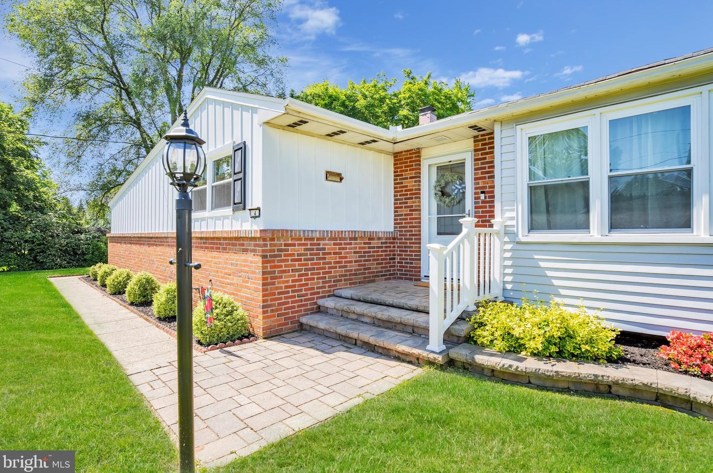 4 Constitution Dr, Chesterfield, NJ 08505-2508