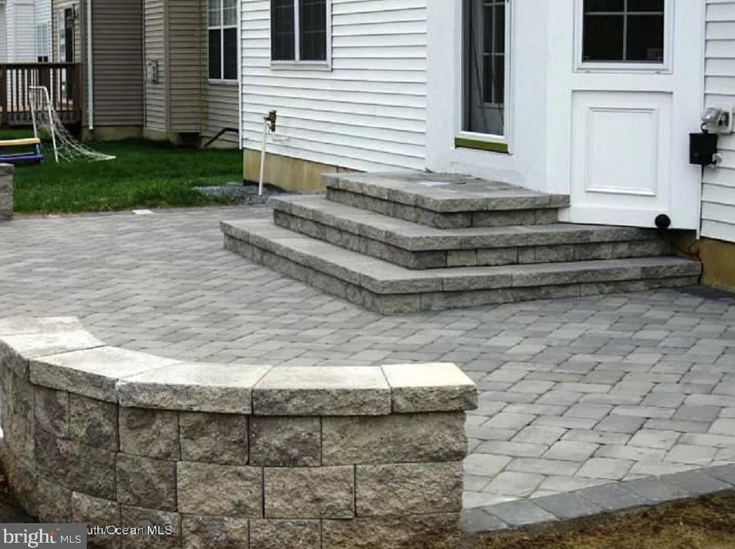 9 Seneca Ln, Chesterfield, NJ 08505