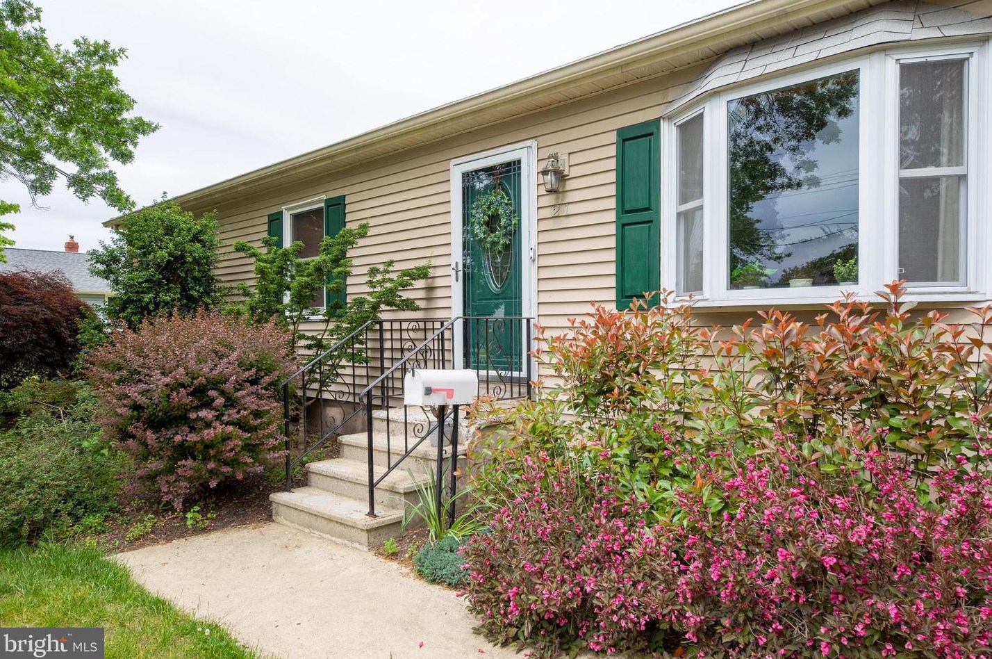 21 1st Ave, Pemberton, NJ 08068-1914