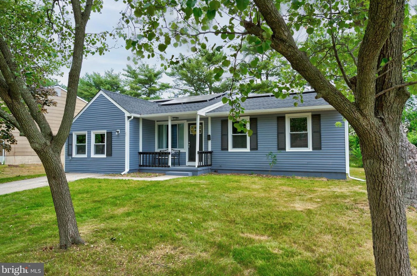 27 Sandal Ln, Willingboro, NJ 08046
