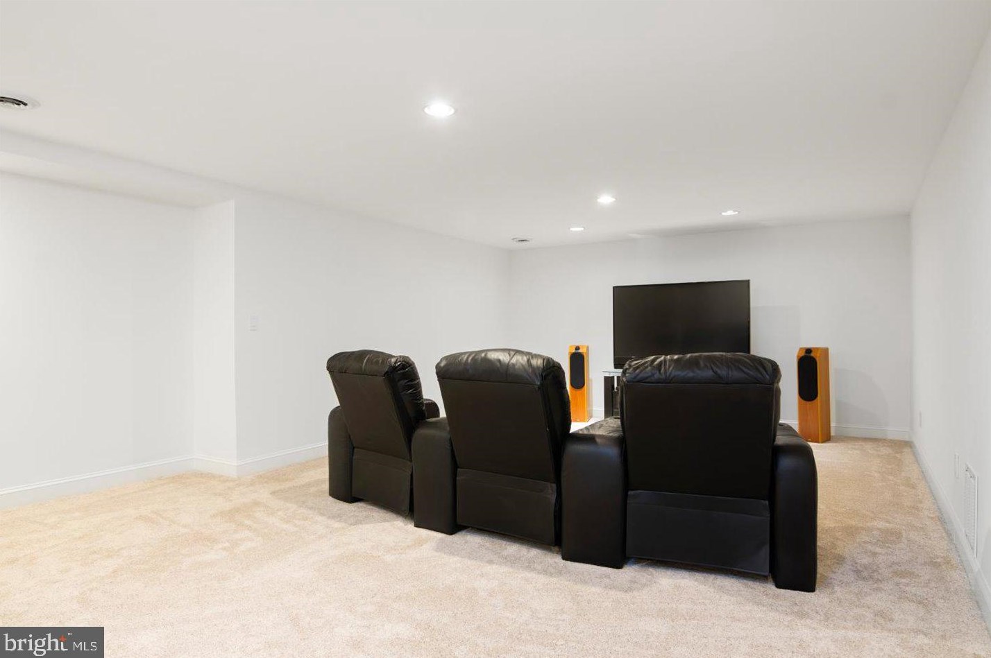 22 Magnolia Ct, Medford NJ  08055-8181 exterior