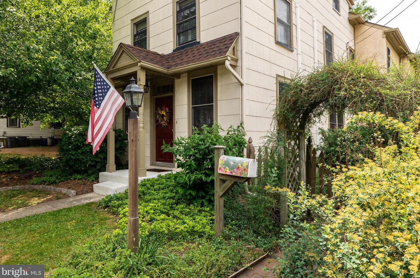 14 E 2nd St, Moorestown, NJ 08057