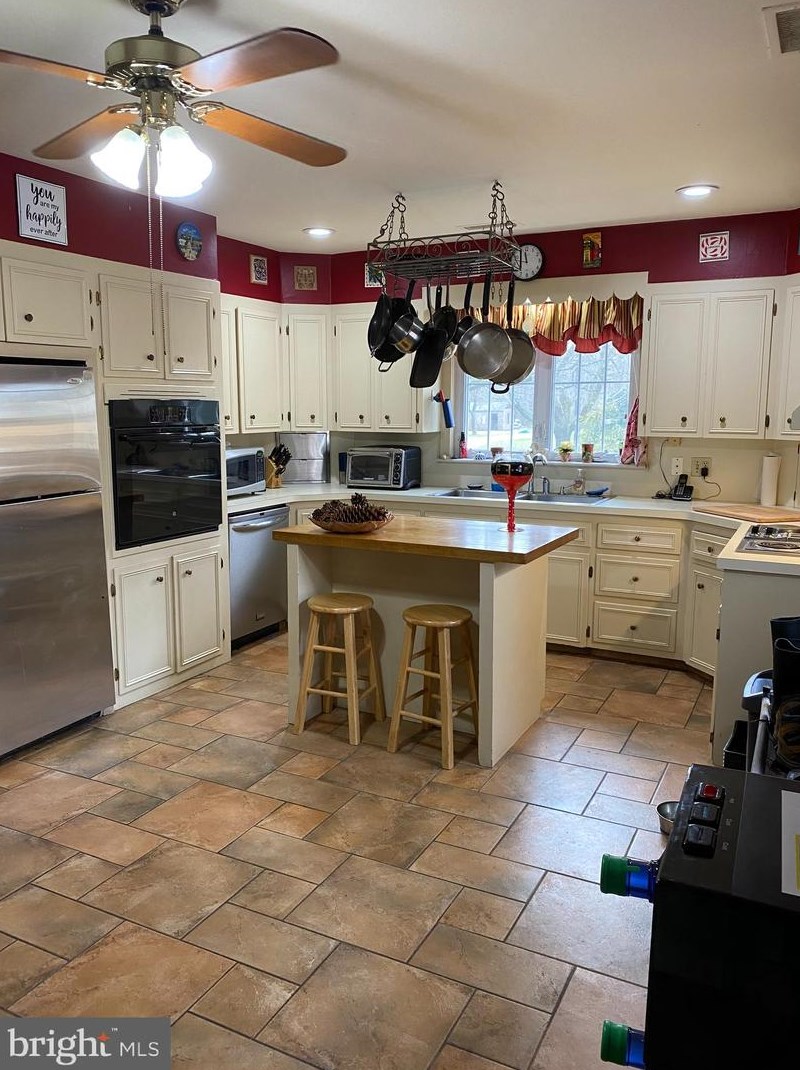 218 Butler Ave, Vineland, NJ 08360-7169