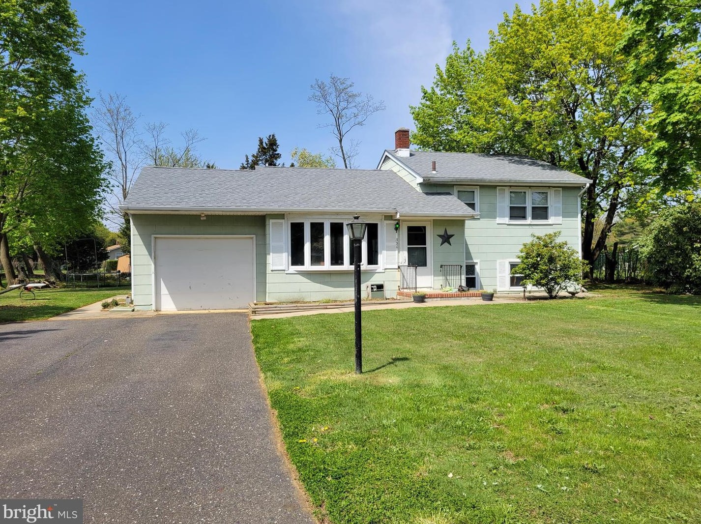 330 Carlisle Dr, Vineland, NJ 08360-4433