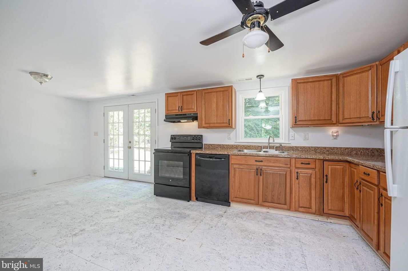 12 Hilton Ave, Stow Creek Twp NJ  08302-3542 exterior