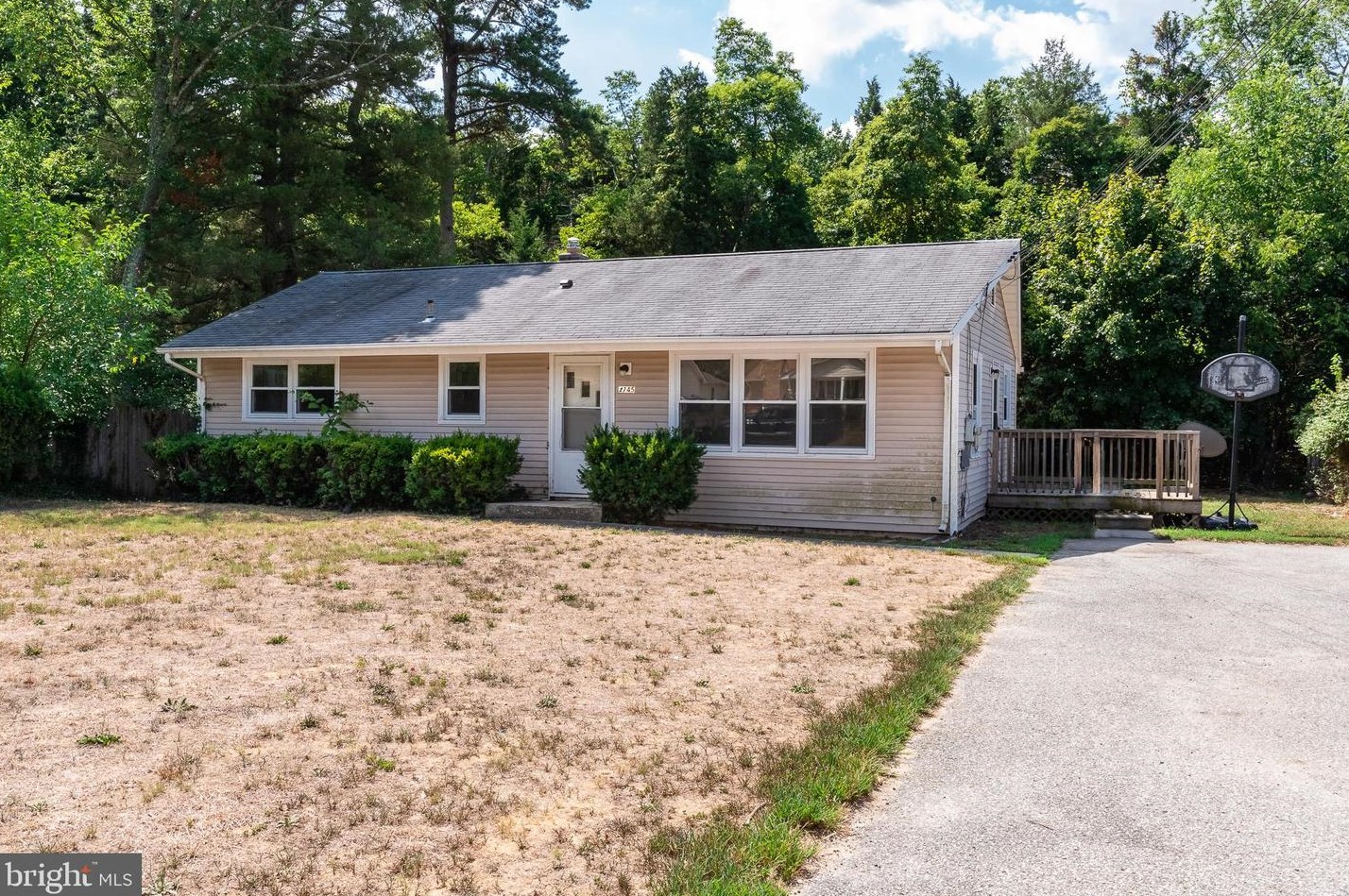 1745 Jackson Dr, Vineland, NJ 08360-4323