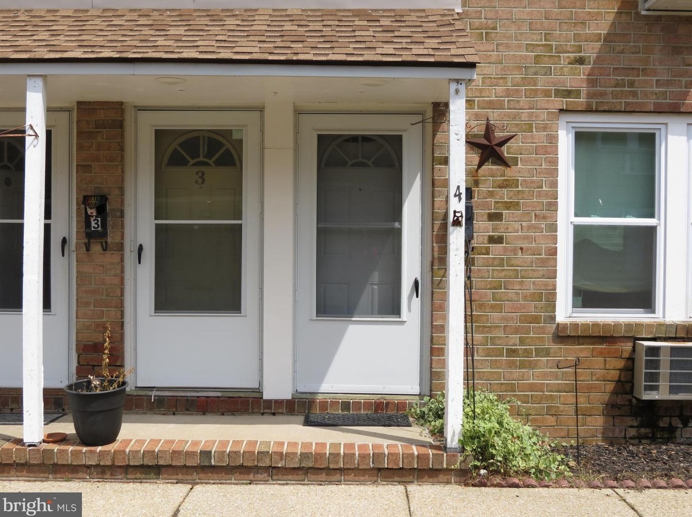 81 Howard St, Vineland, NJ 08360