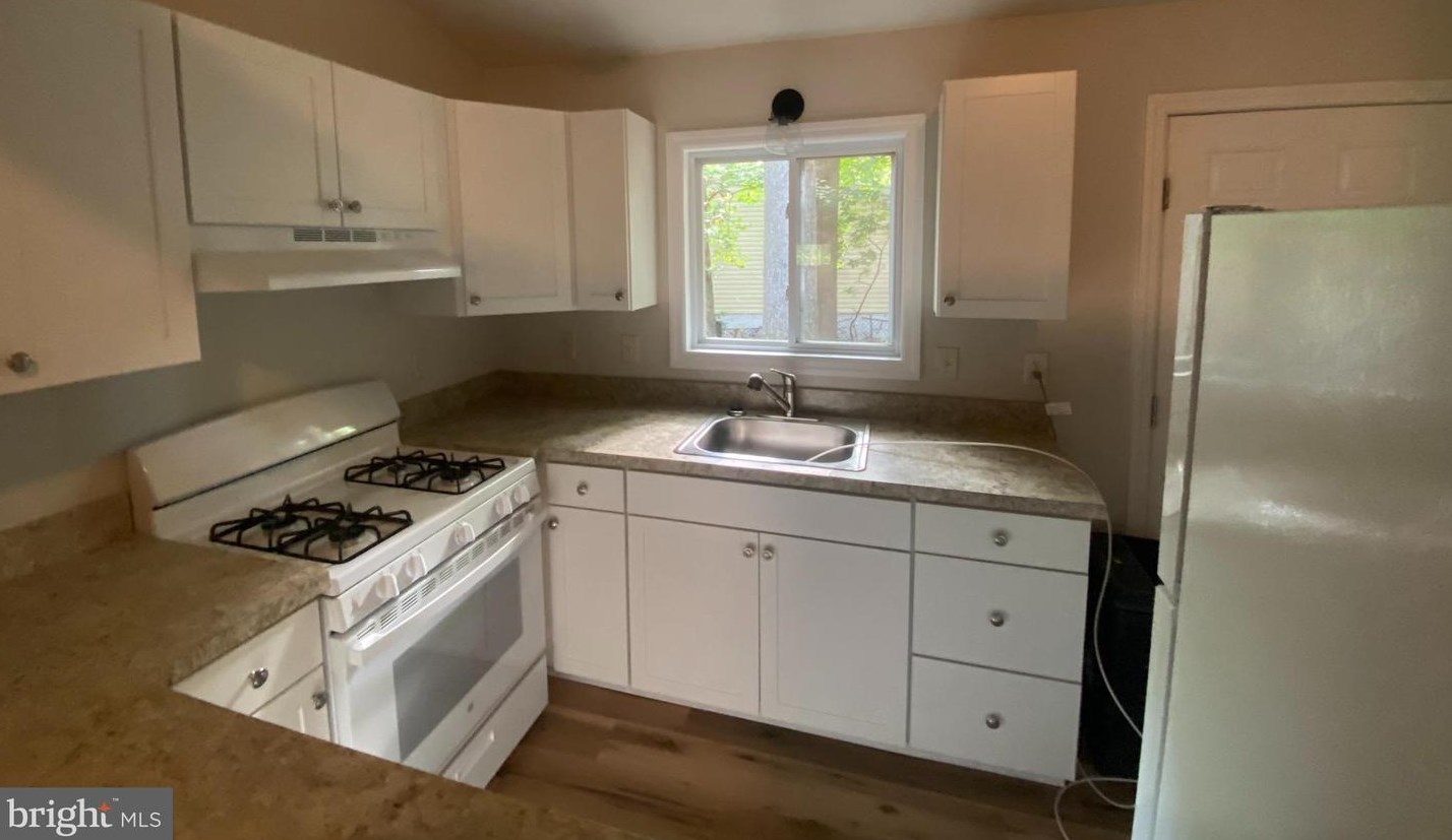 404 Cherry Rd, Millville, NJ 08332-5706