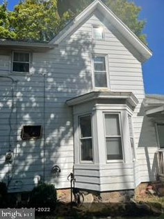 547 Park Dr, Vineland, NJ 08360-2875