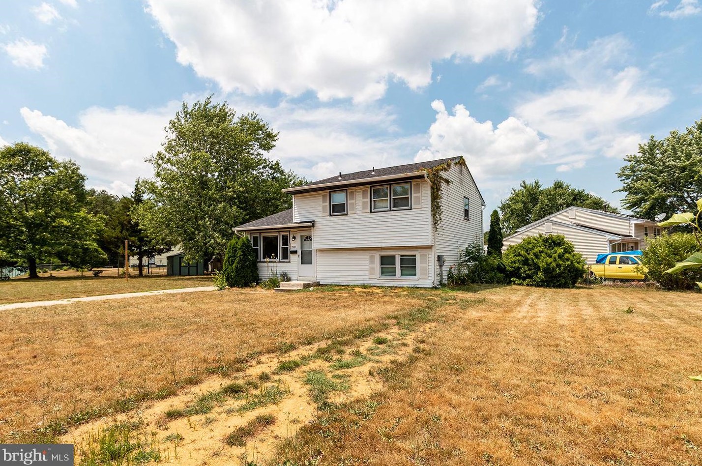 700 Bradford Dr, Vineland, NJ 08360-4324