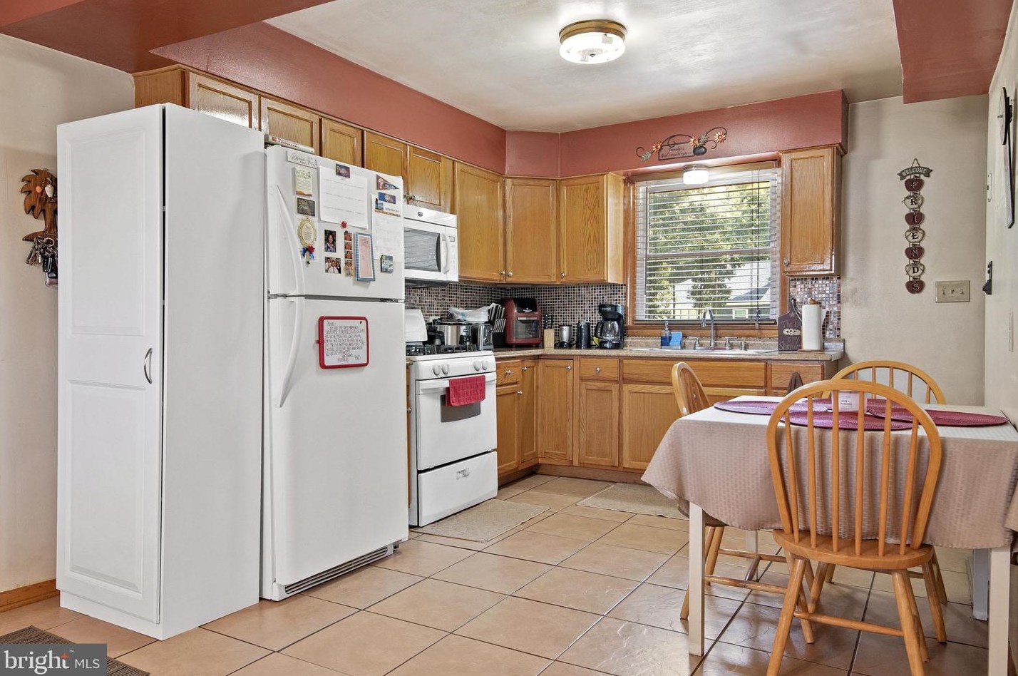 1229 Harding Rd, Vineland, NJ 08361-6525