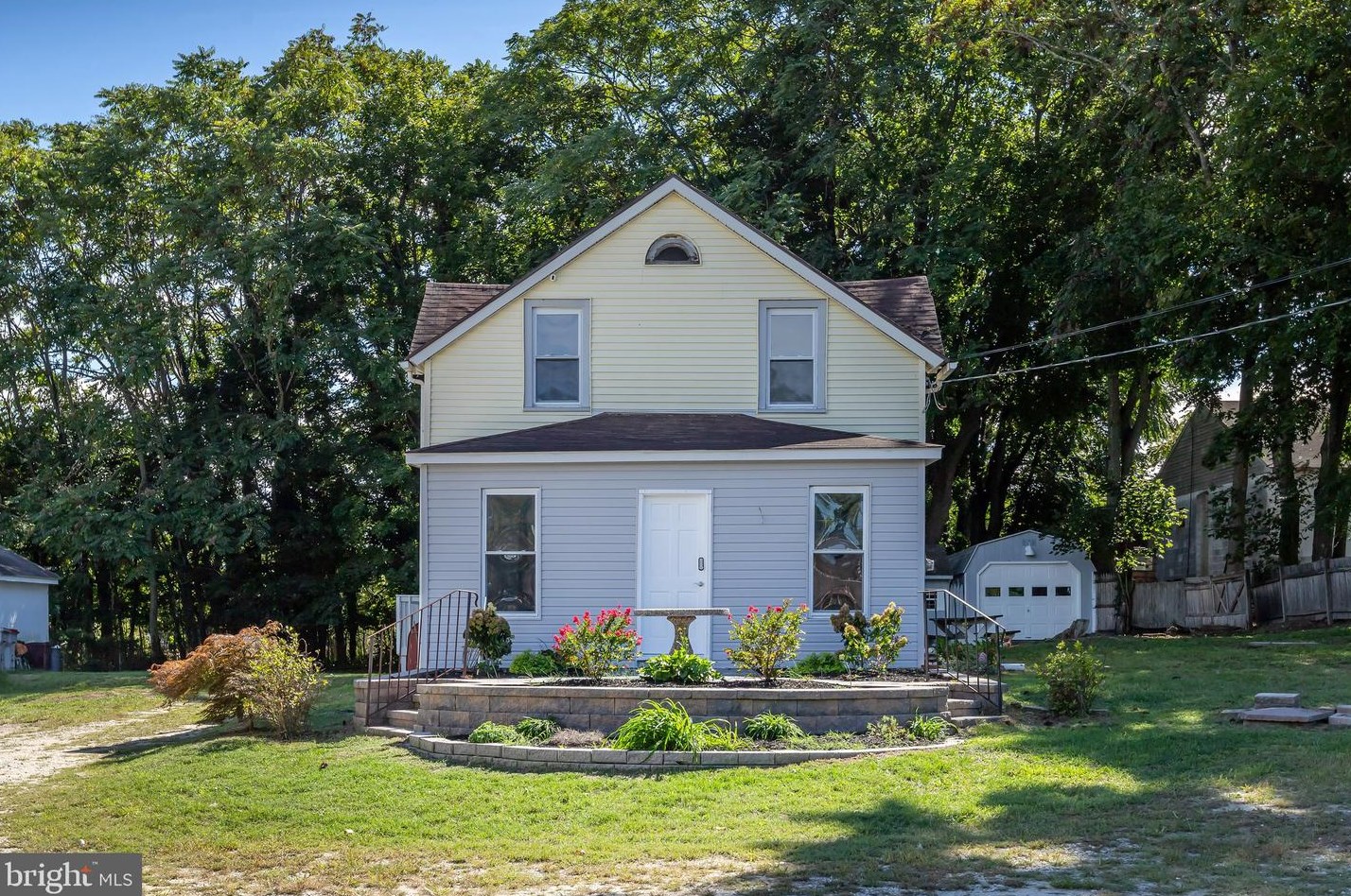 73 Chestnut Ave, Vineland, NJ 08360-5459