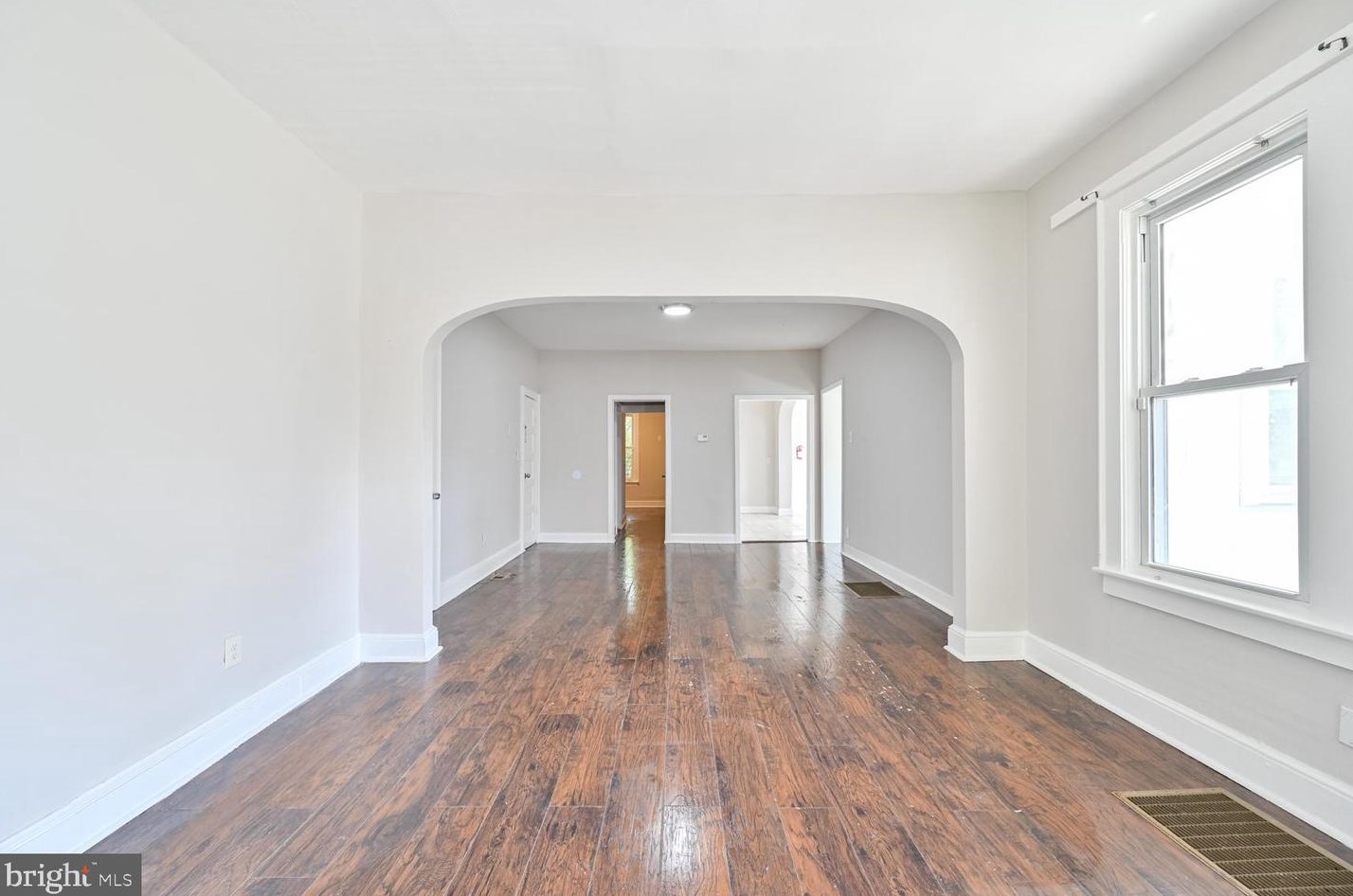 409 East Ave, Vineland NJ 08360-3815 exterior