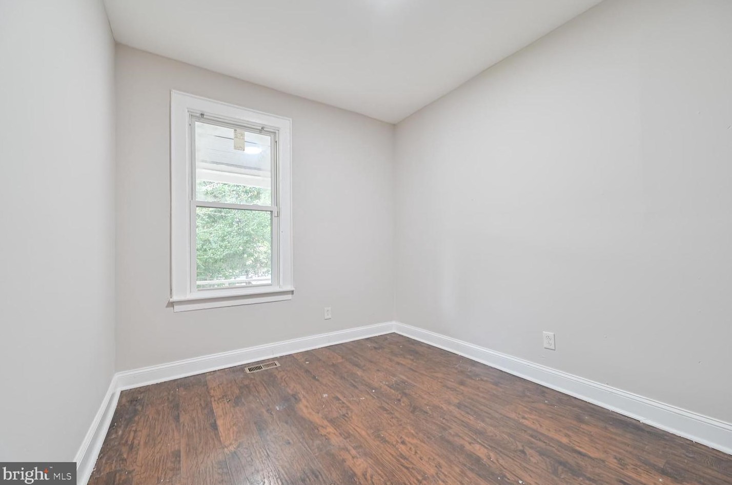 409 East Ave, Vineland NJ 08360-3815 exterior