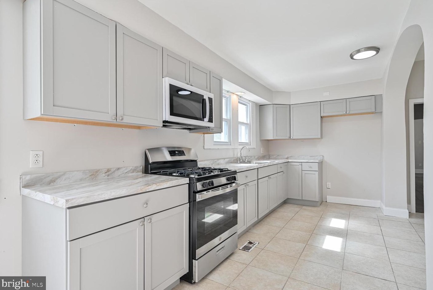 409 East Ave, Vineland NJ 08360-3815 exterior