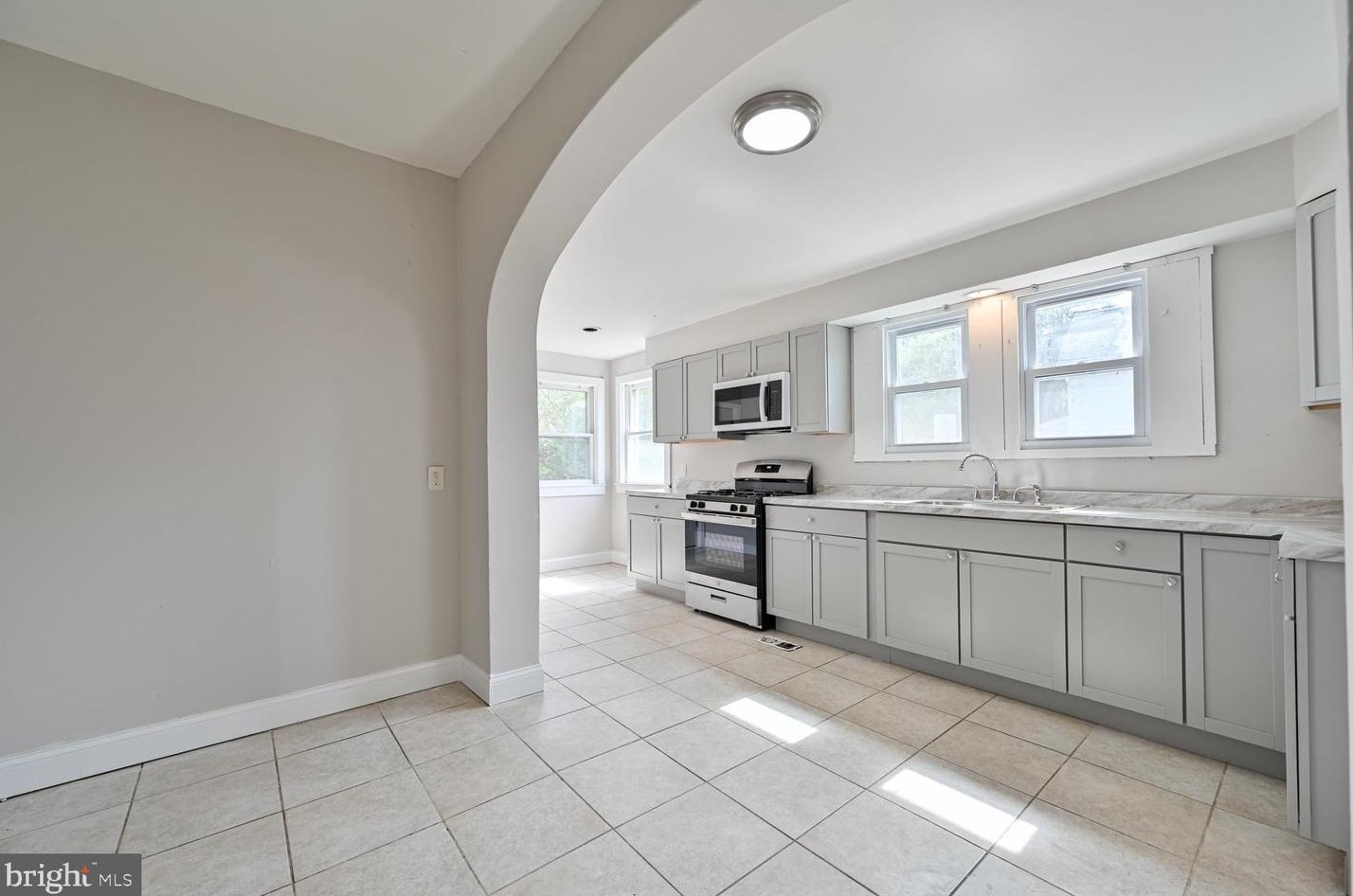 409 East Ave, Vineland NJ 08360-3815 exterior