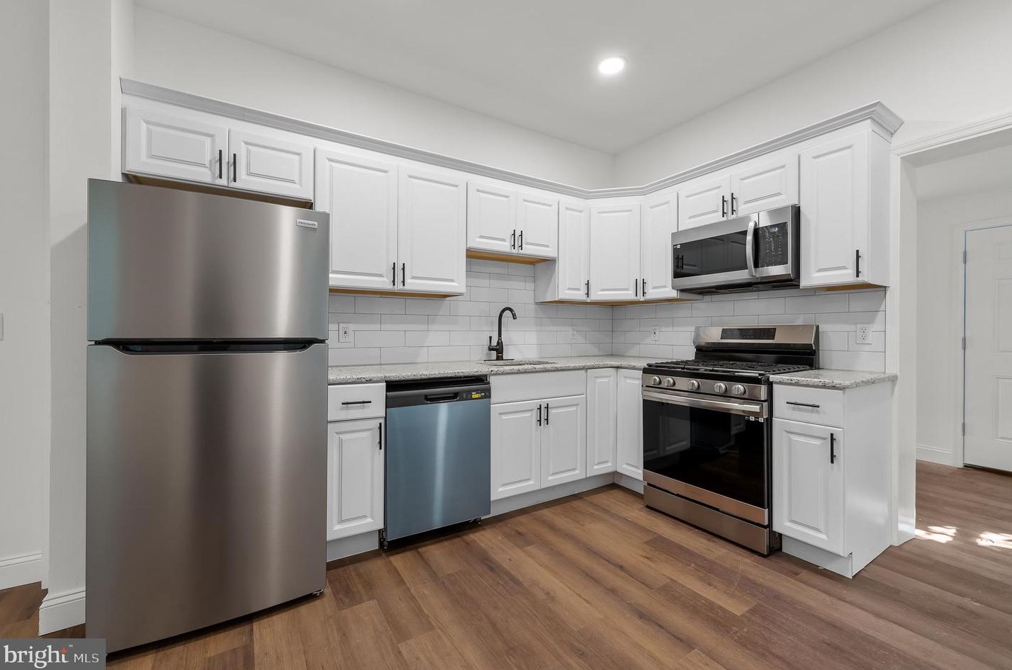 407 East Ave, Vineland, NJ 08360-4753