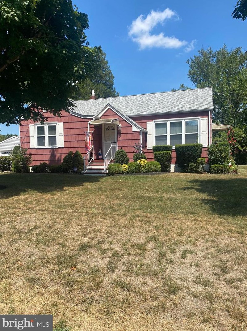 664 Westmont Ln, Vineland, NJ 08360-2231