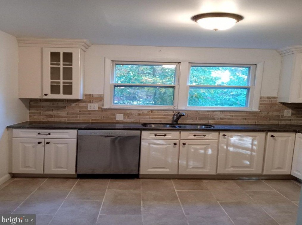 447 Cherry Rd, Millville, NJ 08332-5706