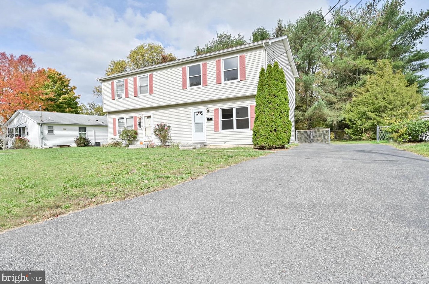 320 W Summit St, Vineland, NJ 08360