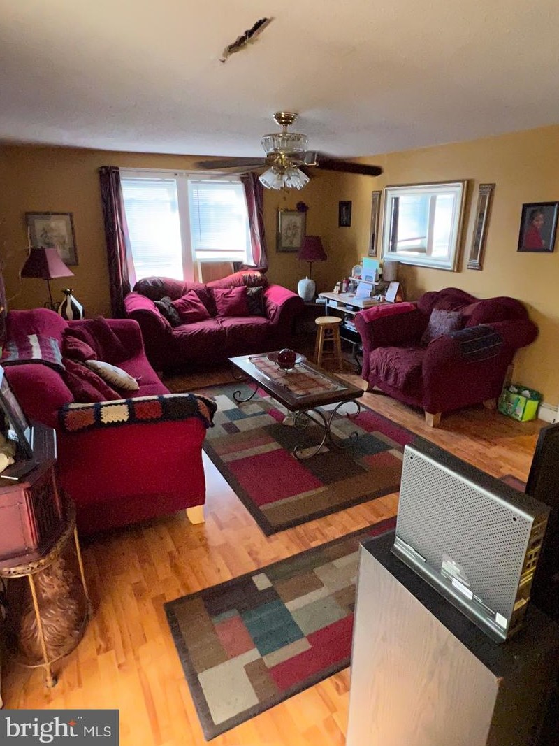 818 E Grape St, Vineland, NJ 08360