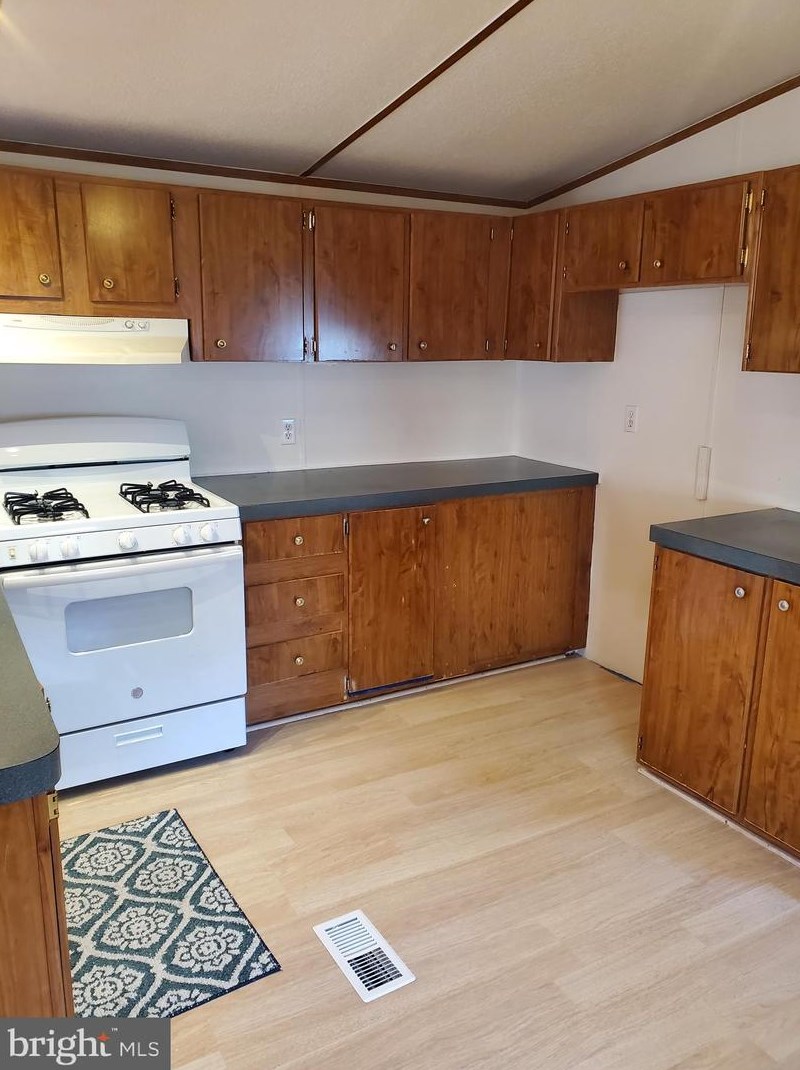 800 College Dr #64, Vineland, NJ 08360