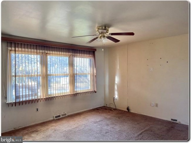 2189 Berkeley Dr, Vineland, NJ 08361