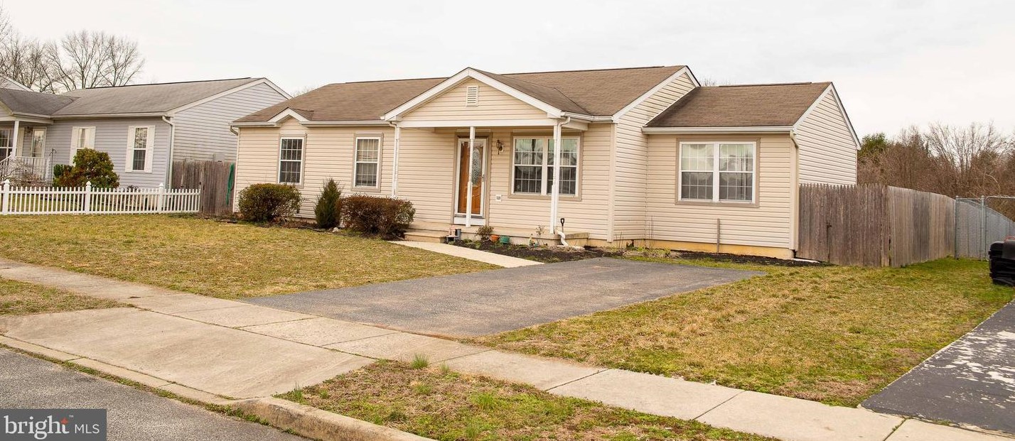 1040 Rainforest Dr, Vineland, NJ 08360