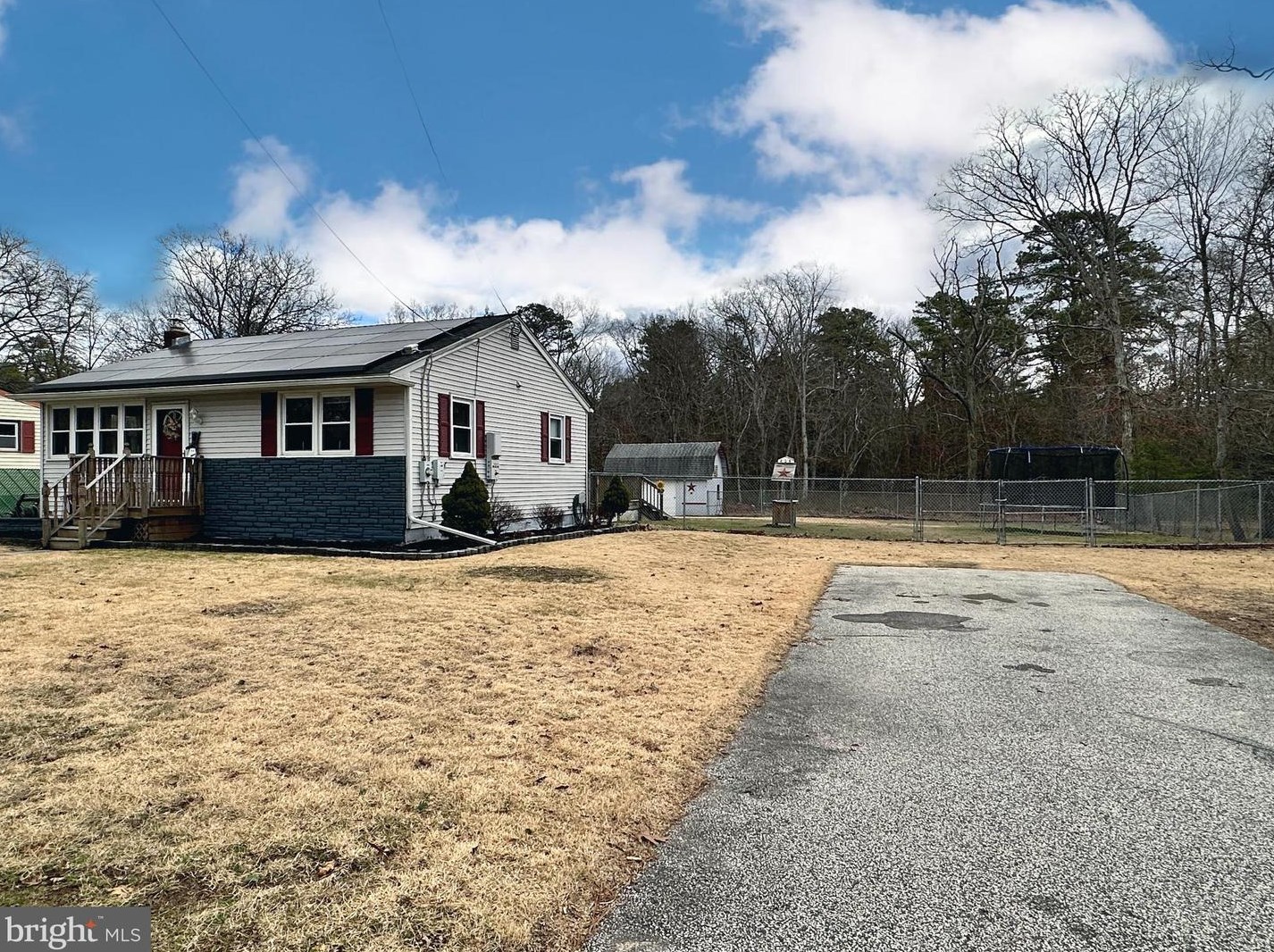 33 E Forest Glen Dr, Millville, NJ 08332