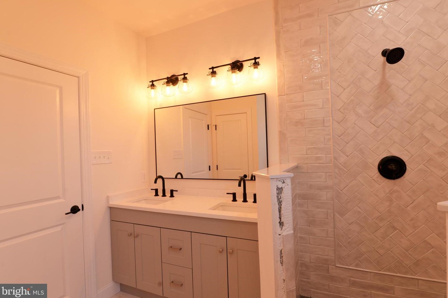 5010 Covered Bridge Rd, Millville NJ  08332 exterior