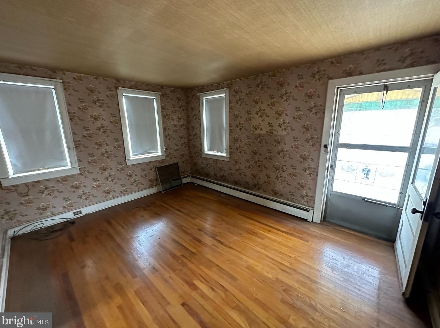 211 8th St, Millville, NJ 08332-3211