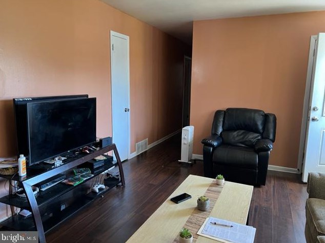 1820 W Walnut Rd, Vineland, NJ 08360