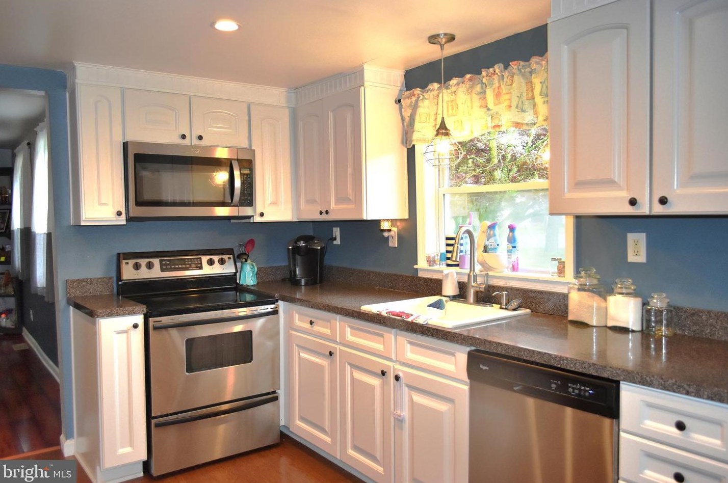 173 Main St, Thompson Beach, NJ 08324