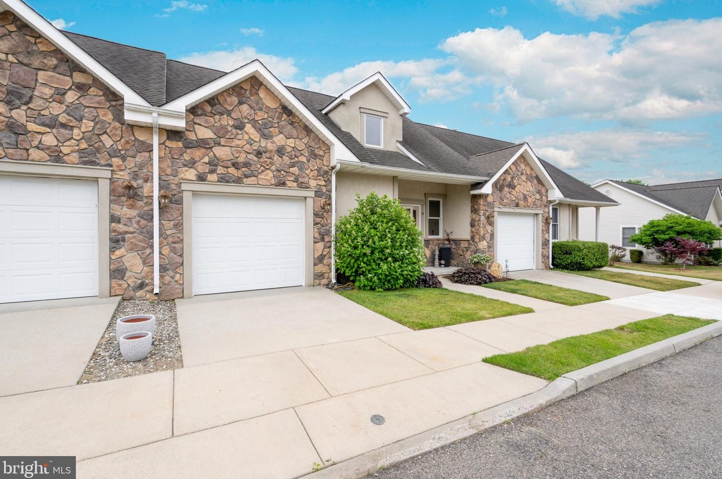 9 Holly Hills Ct, Millville, NJ 08332-4152