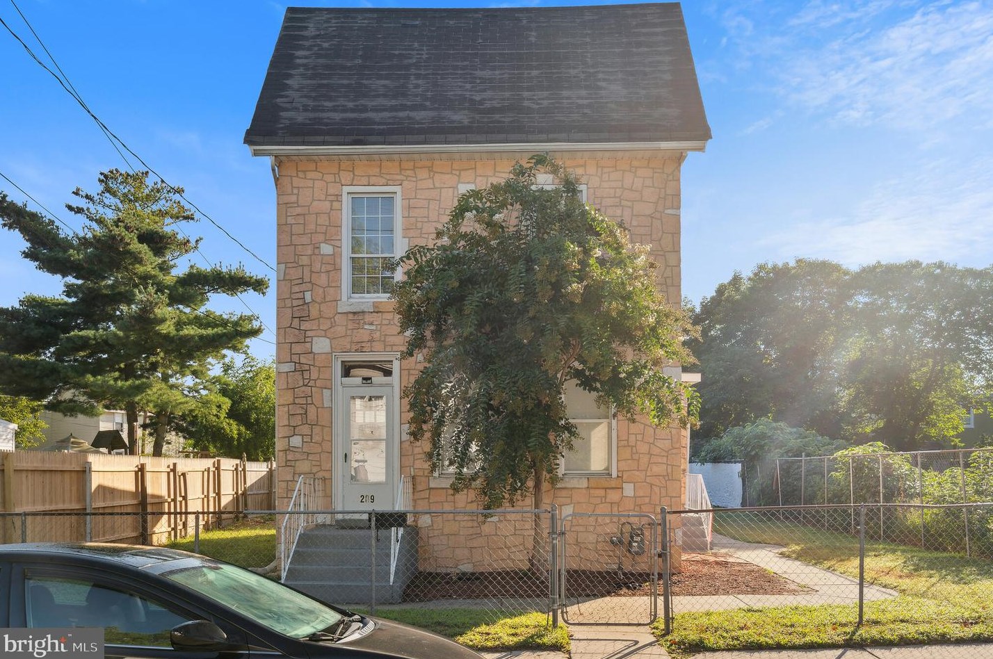 209 S 3rd St, Millville, NJ 08332